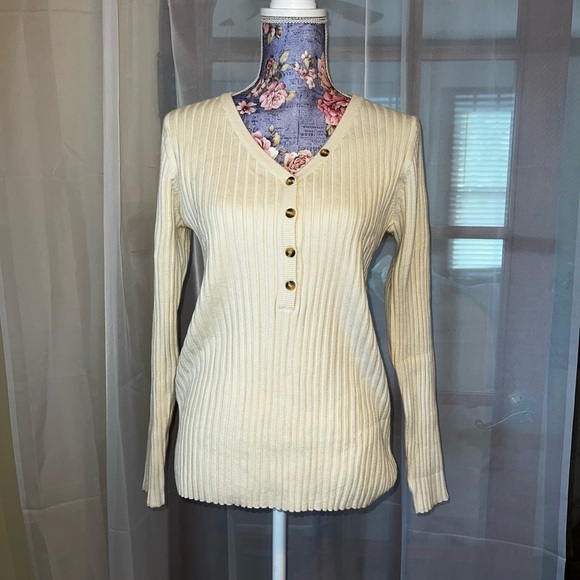 🛍️ Off White Button Sweater/ Knitted Top - Picture 1 of 4